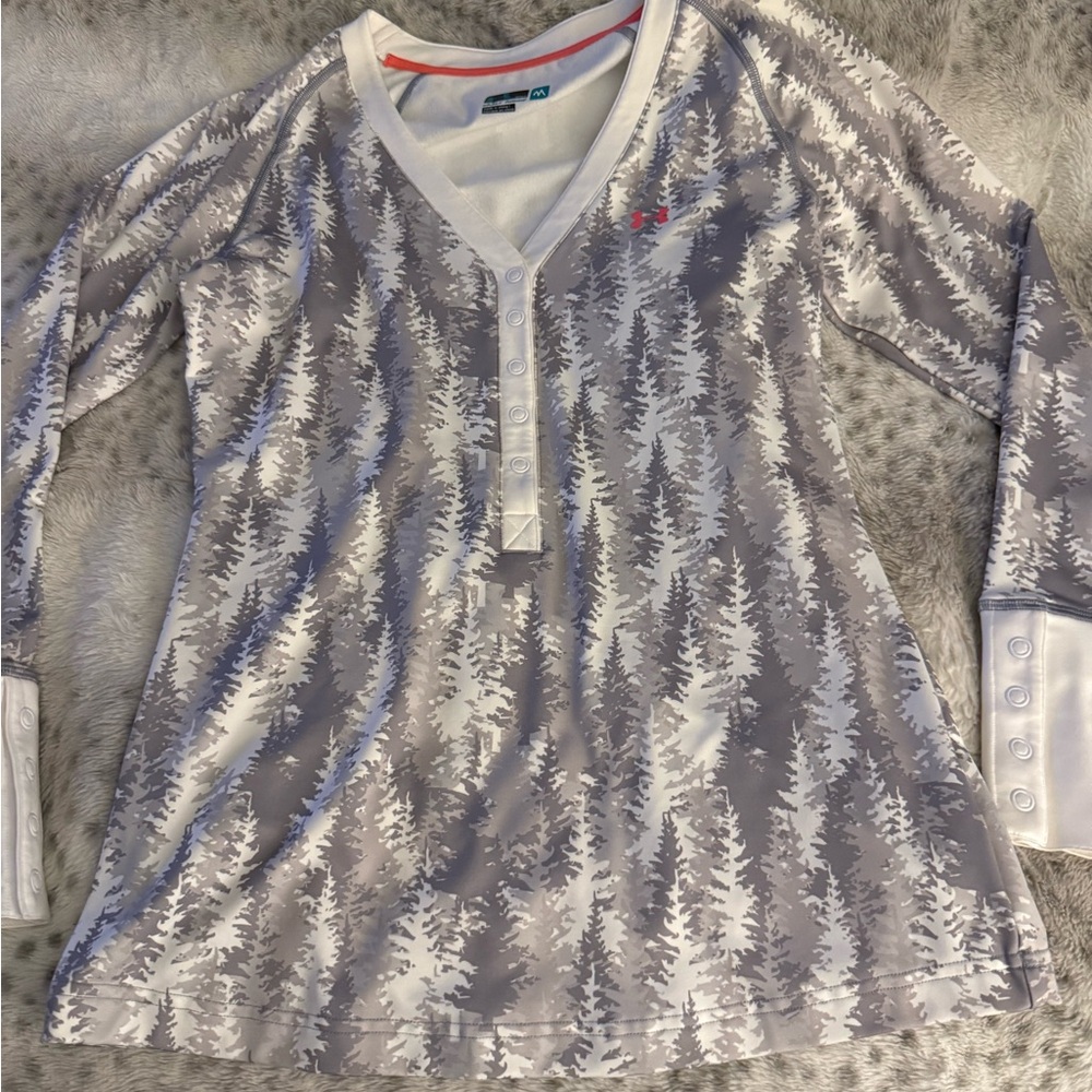 Under Armour V-Neck Athletic long sleeve shirt Sz M